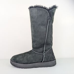 UGG Classic Cuff Tall Winter Boots Womens Size 7 Black Suede Sheepskin Shearling